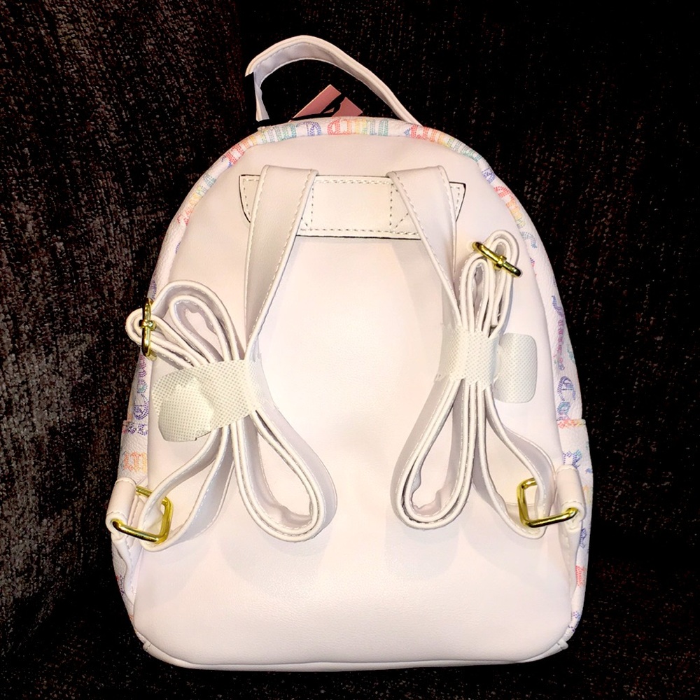 Cute Backpack 👀 - Picture 2 of 4